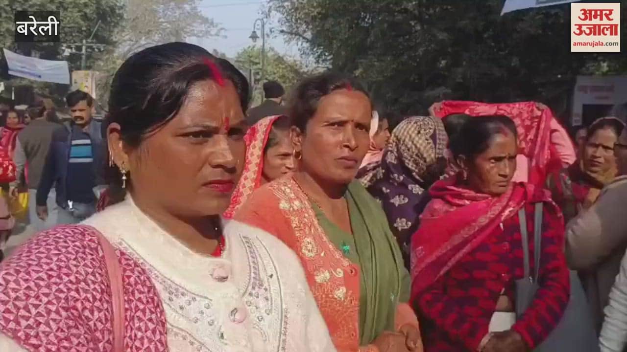ASHA workers protest in Bareilly