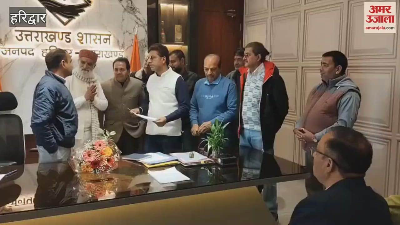 Haridwar News Metropolitan Business Association submitted a memorandum to the District Magistrate demanding better healthcare facilities.
