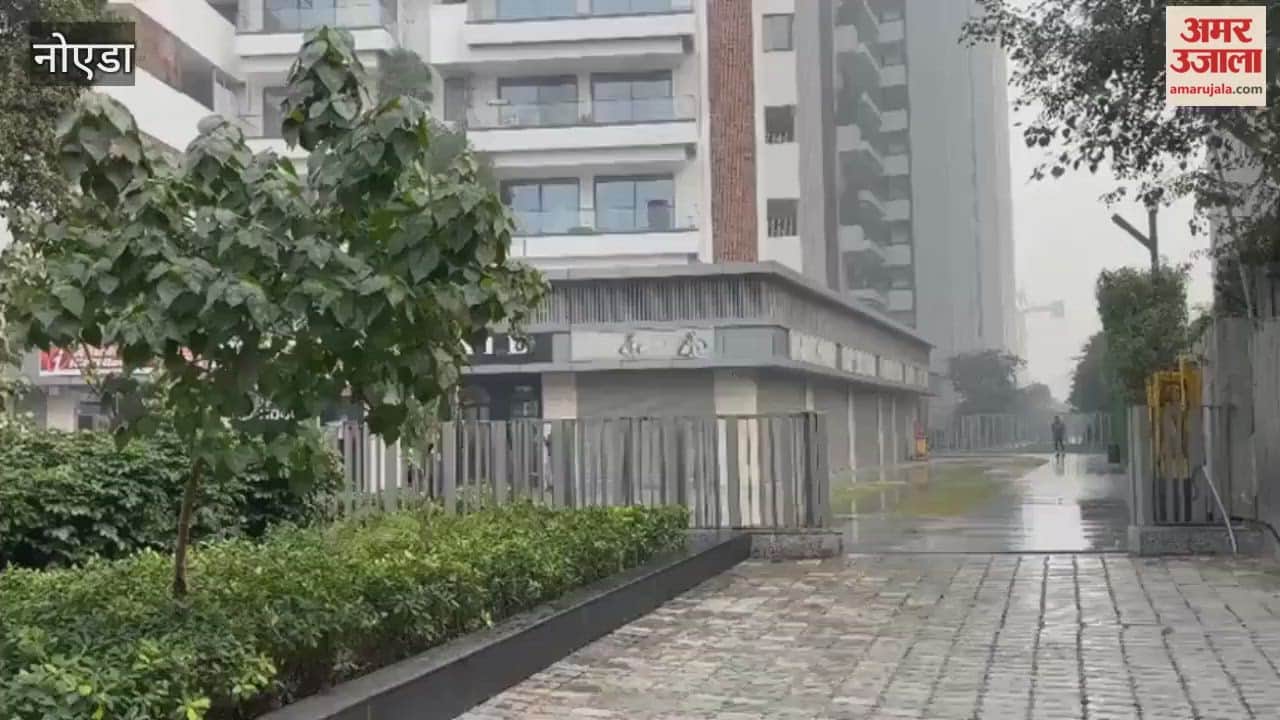 Water is being sprayed in society to reduce AQI noida