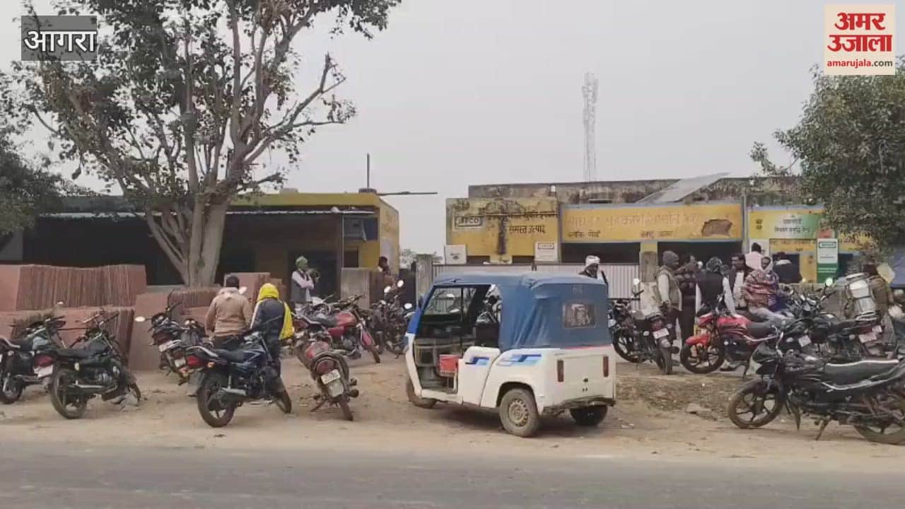 Farmers crowded cooperative society to get urea