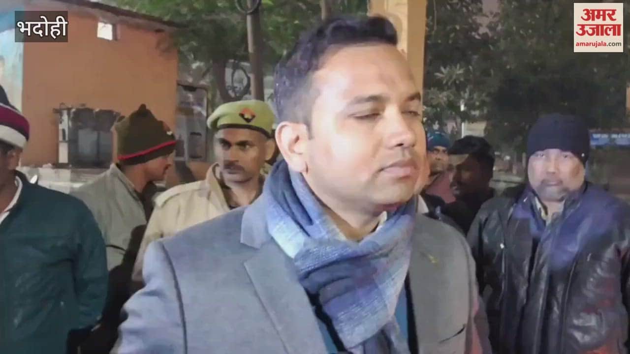 District Magistrate went out late in evening to inspect preparations for protection against cold