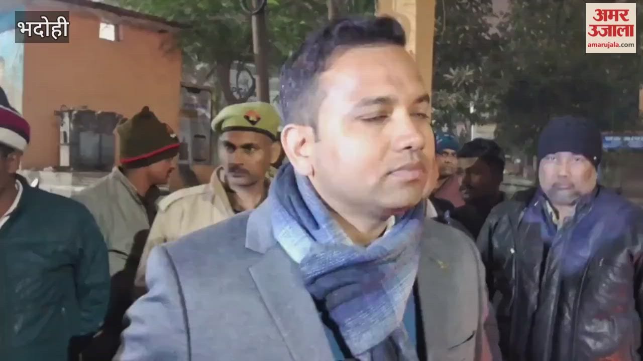 District Magistrate went out late in evening to inspect preparations for protection against cold