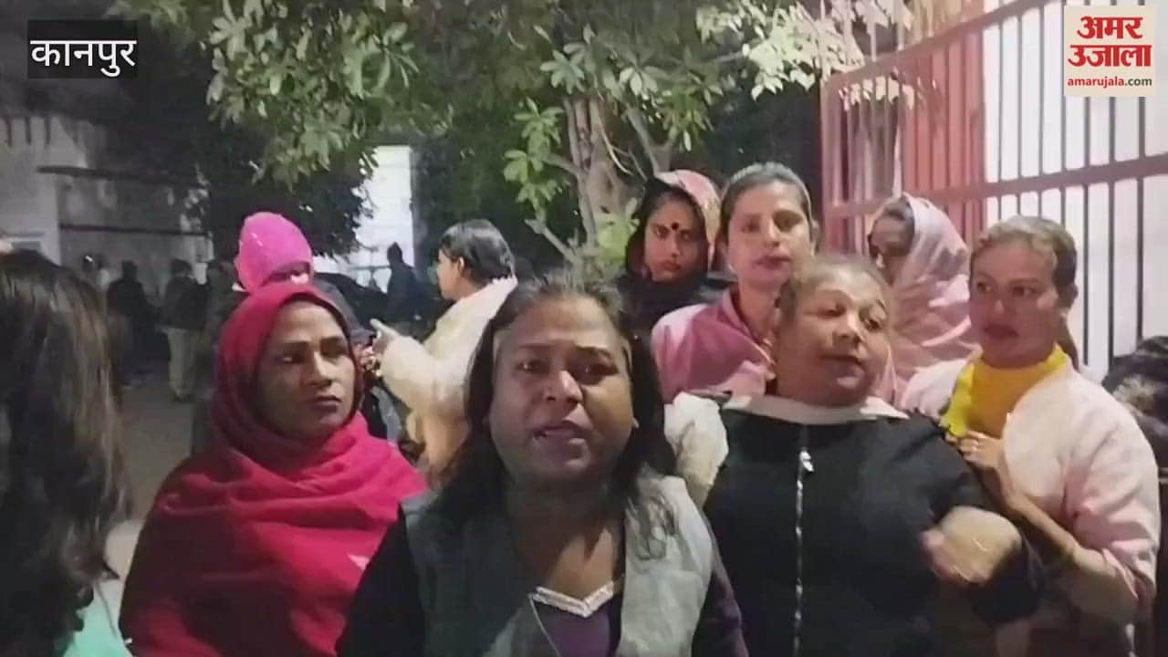 Transgenders gheraoed Chakeri police station and created a ruckus