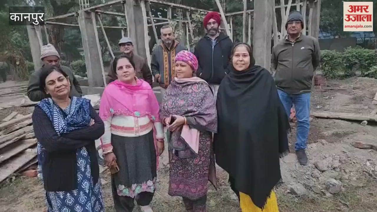 Kanpur: Residents protest illegal construction in park, inform police