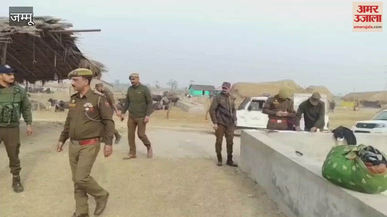 Samba police arrived at the homes of drug and cattle smugglers to the beat of drums, warning them that their properties would be confiscated.