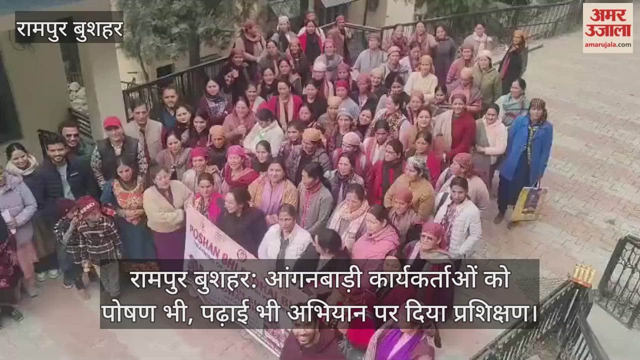 Anganwadi workers were given training on the 'Nutrition and Education' campaign.