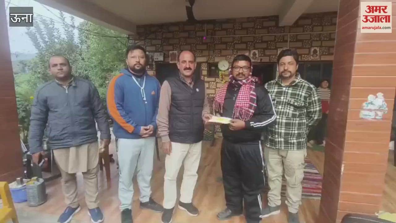 Una: Sanatan Seva Samiti provided financial assistance of Rs 21000 to a woman battling breast cancer.