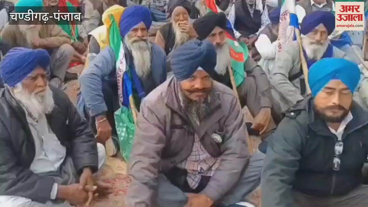 Farmers staged protest in front of DC office in Ferozepur