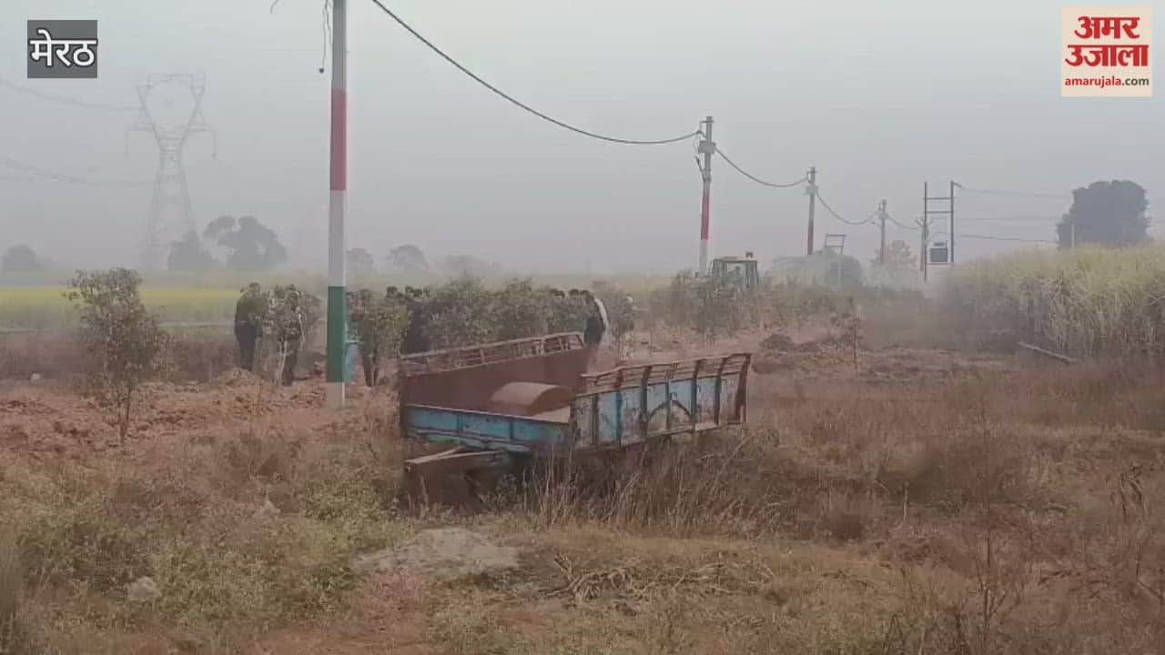 Meerut: Bulldozers demolished an illegal colony; the Meerut Development Authority (MDA) team carried out the demolition in Dedua, Lawar