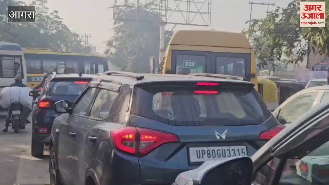 Traffic congestion at Vayu Vihar Chowk
