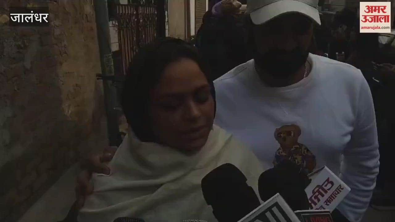 Punjabi singer Gurlez Akhtar arrives to express condolences on the demise of Puran Shah Koti.