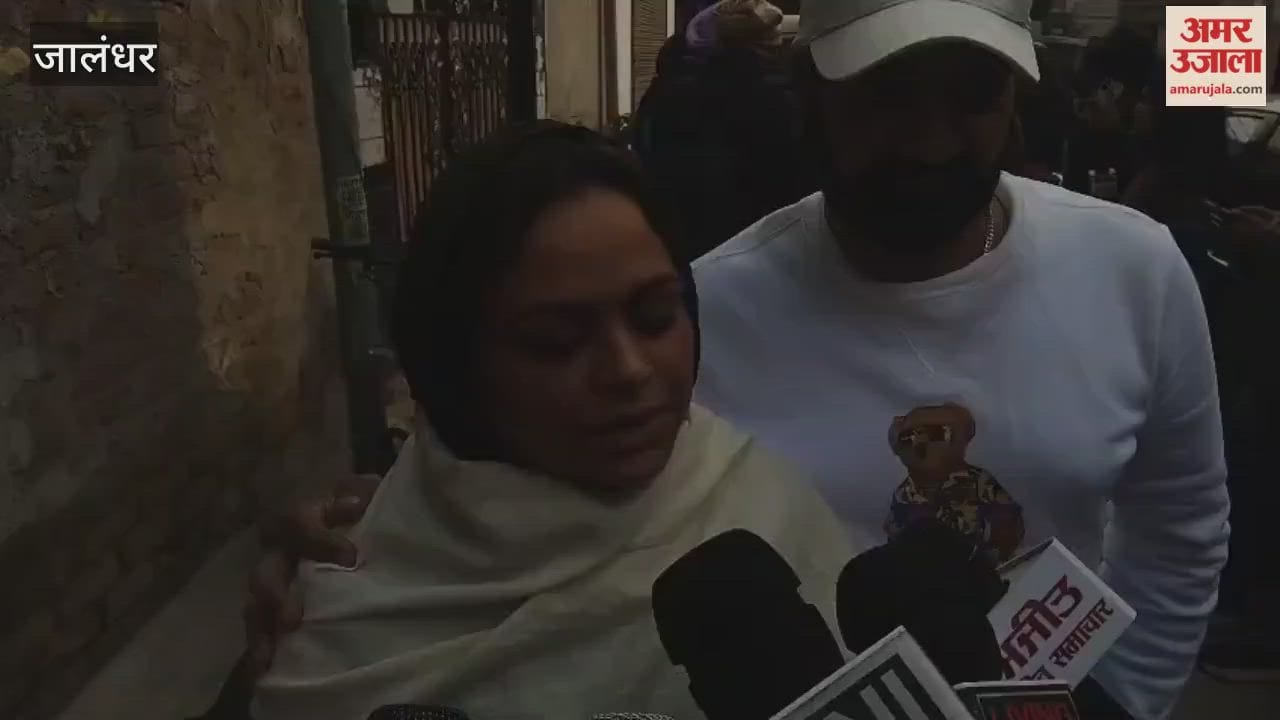 Punjabi singer Gurlez Akhtar arrives to express condolences on the demise of Puran Shah Koti.