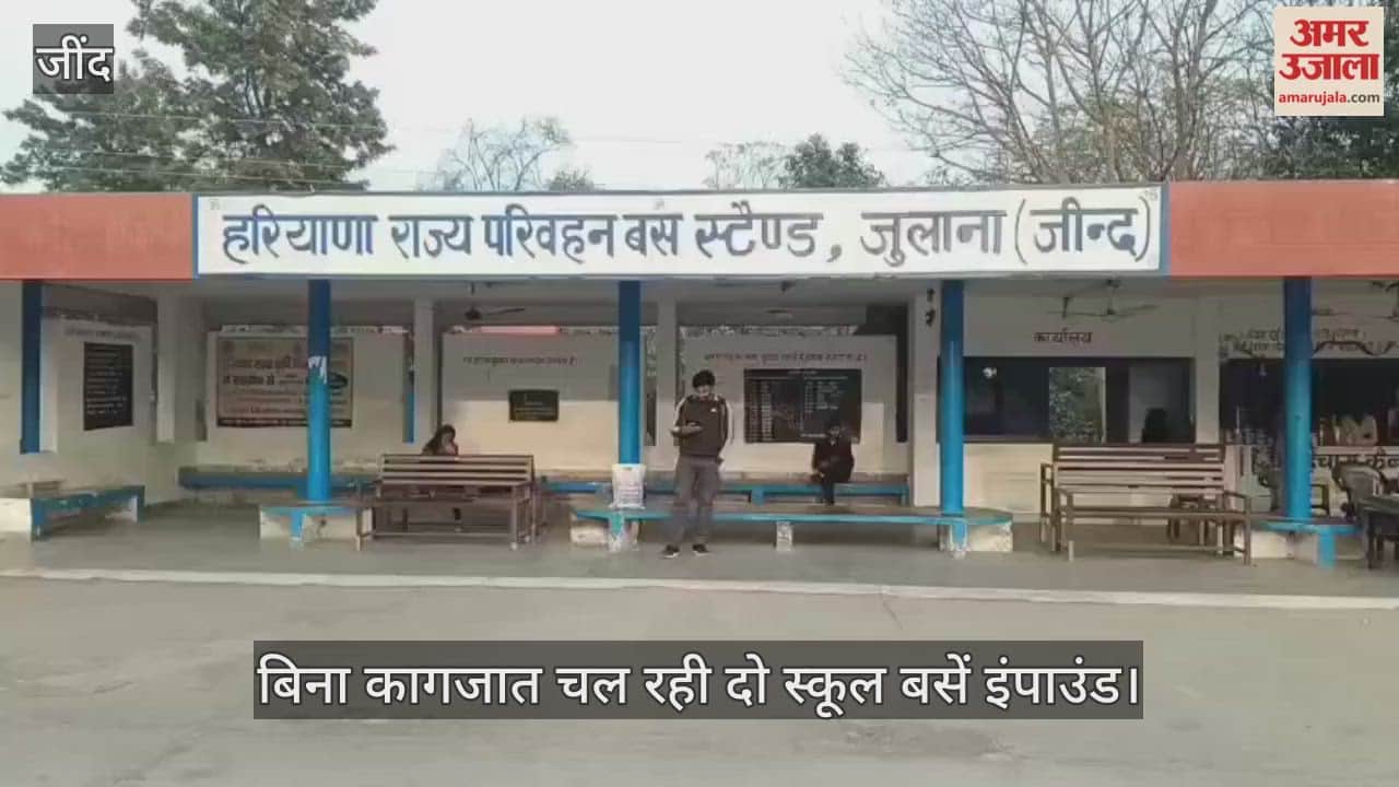 Two school buses running without documents impounded