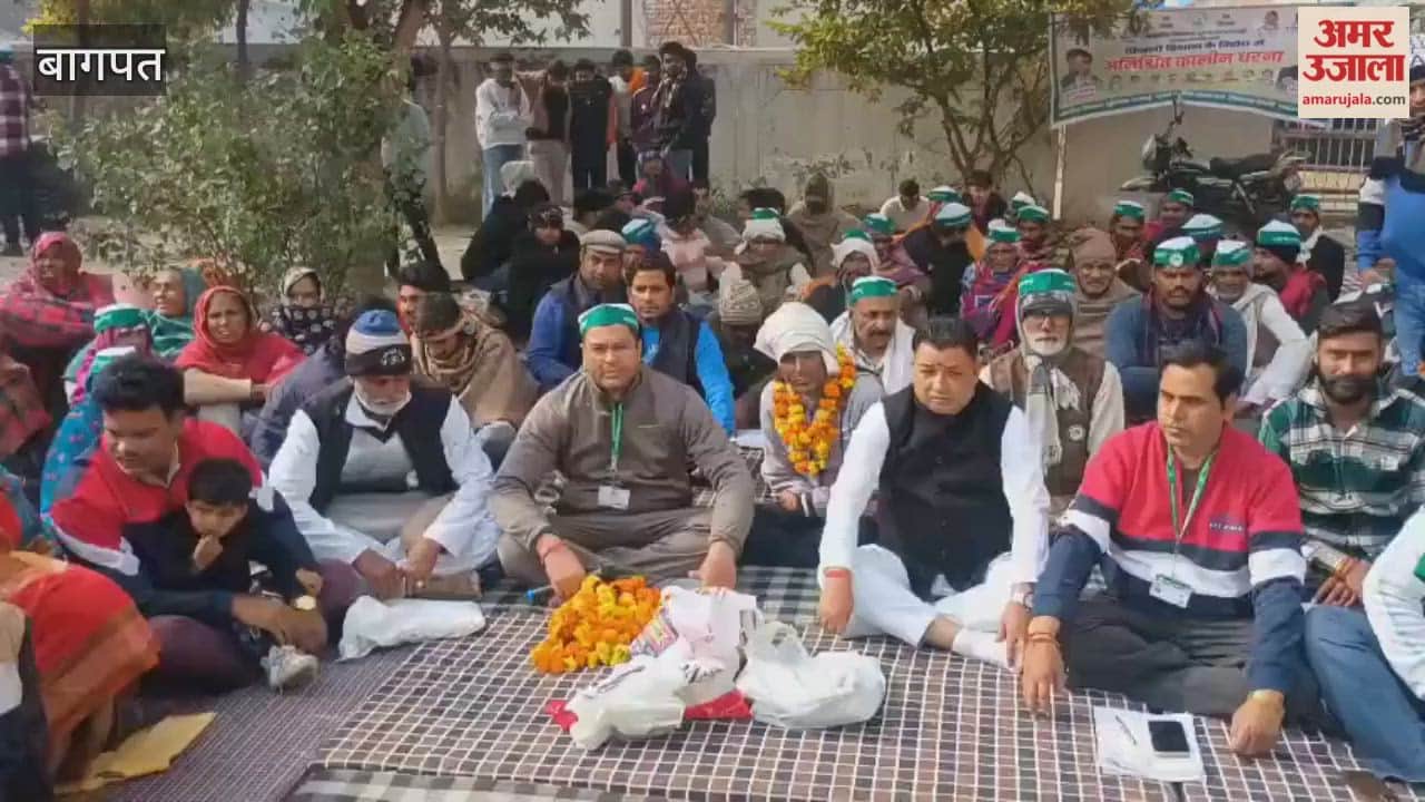 Bhakiyu Bhanu workers staged a sit-in at the Energy Corporation office.