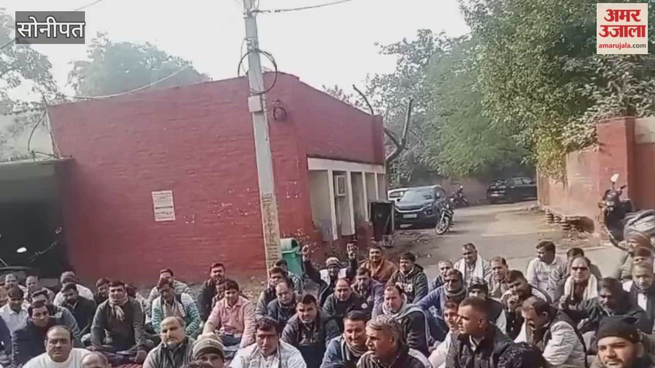 Electricity workers in Sonipat staged a protest at the circle office to press for their demands