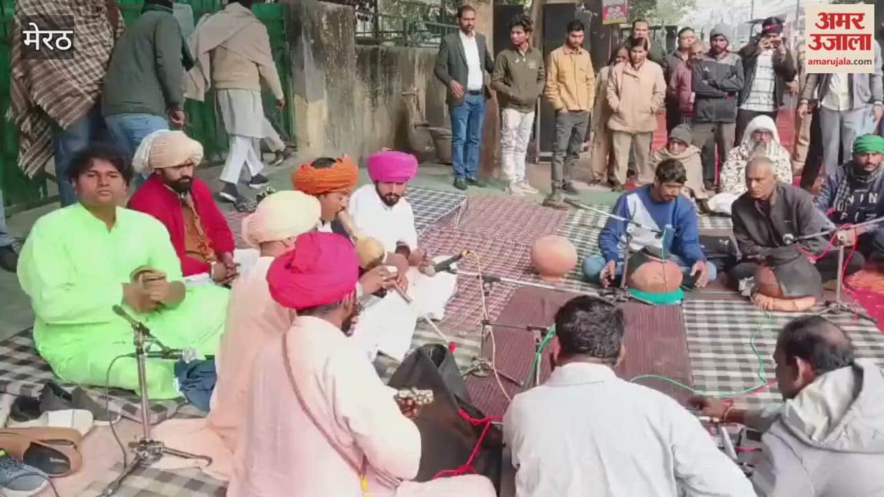Meerut: BKU's Panchayat started by playing the lute.
