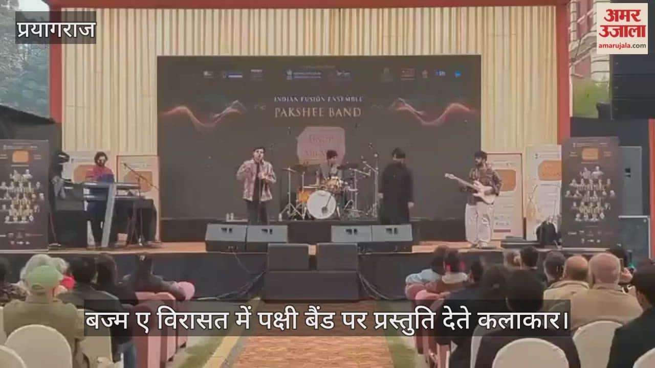 Artists performed on the Pakshi Band at Bazm-e-Virasat, and the crowd thoroughly enjoyed the performance.