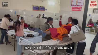 A major road accident in Maihar A speeding pickup truck overturned while trying to save a motorcycle