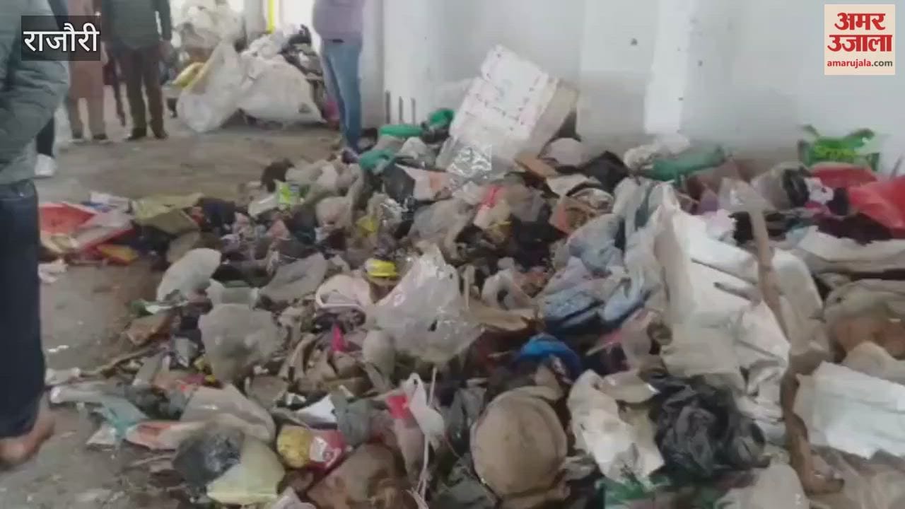 The Deputy Commissioner of Rajouri inspected the Bela bus stand and issued strict instructions to make the city garbage-free.