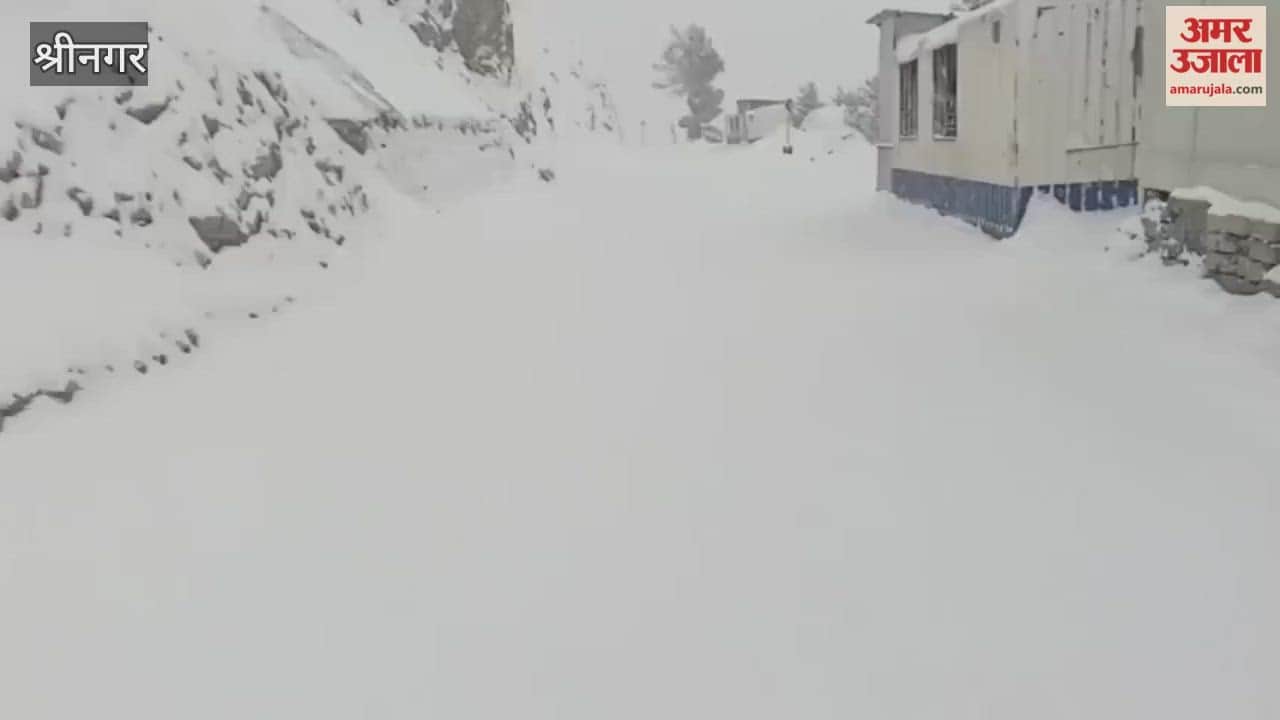 Fresh snowfall in Zojila pass in district Ganderbal ‘Traffic temporarily suspended on Srinagar-Leh Highway.