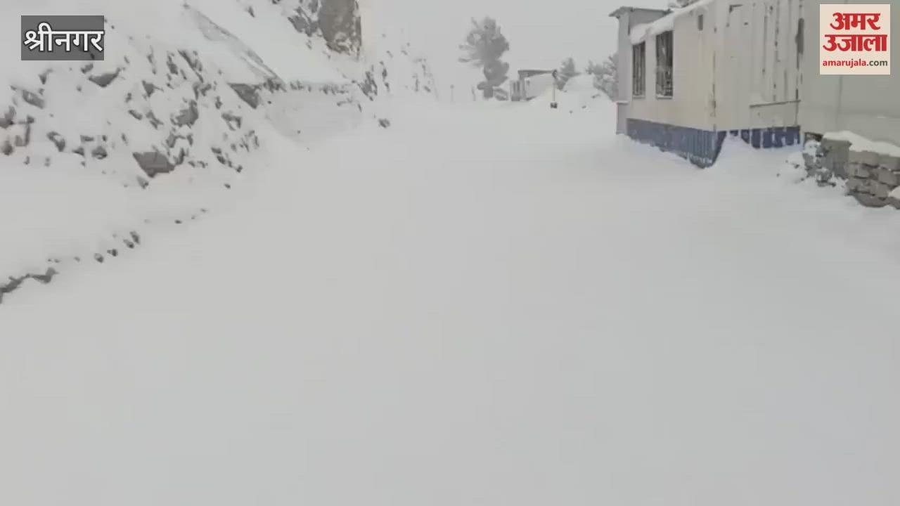 Fresh snowfall in Zojila pass in district Ganderbal ‘Traffic temporarily suspended on Srinagar-Leh Highway.