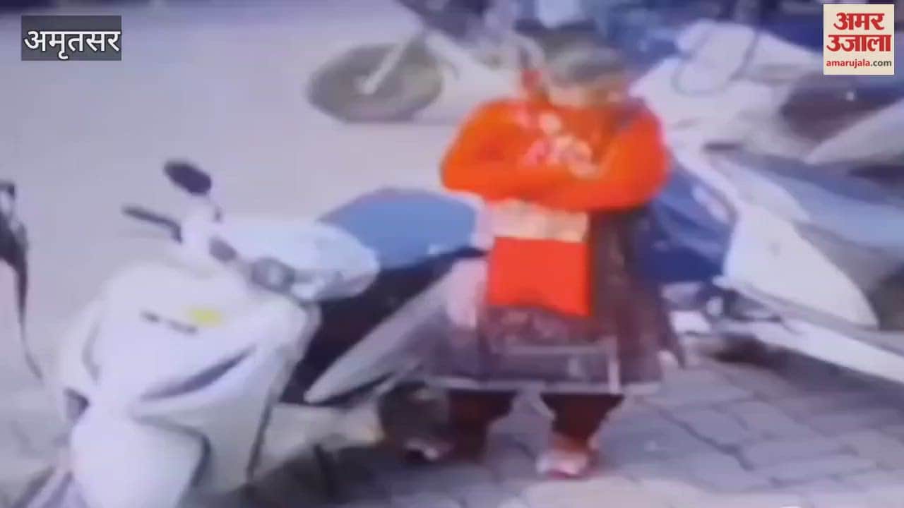 Scooty theft with in 5 minute in Amritsar