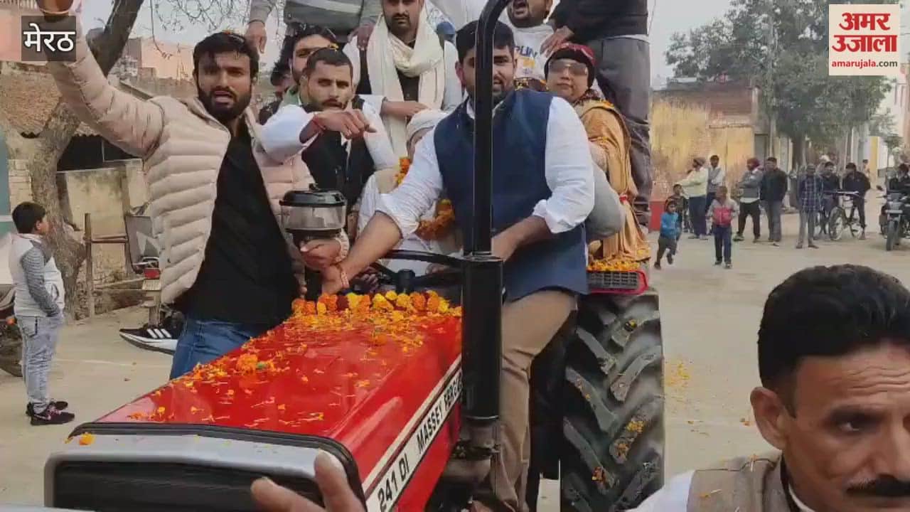 Meerut: BKU President Naresh Tikait arrived at the farmers honor ceremony.