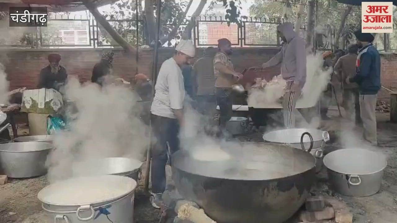 langar was organised in Sector 11, Chandigarh on Martyrs' Day.