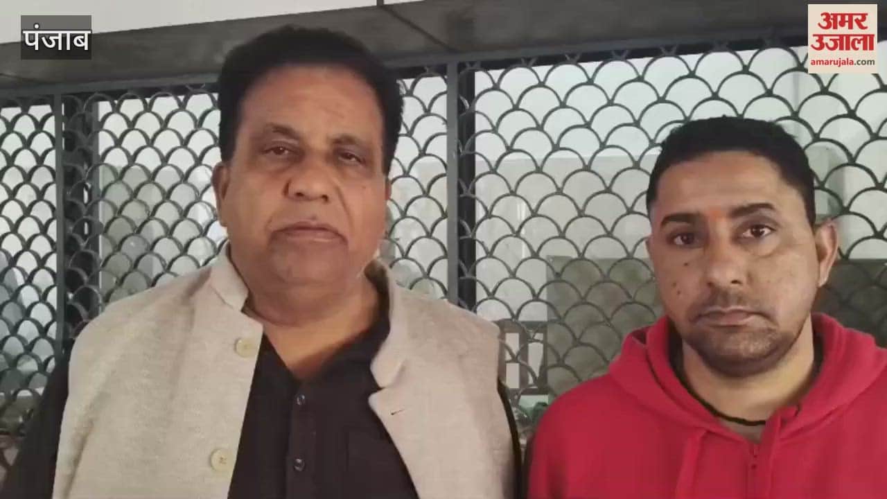 Former Mayor of Phagwara visited the railway station and learned about the problems of the passengers.