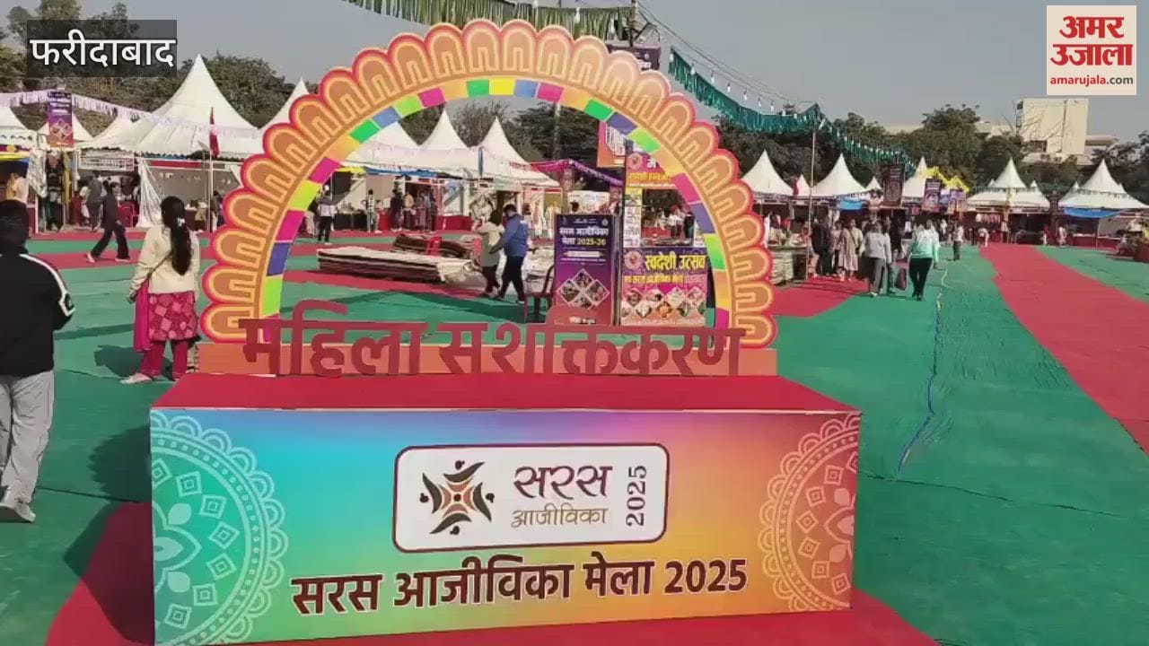 Faridabad large crowd of shoppers gathered at Saras Livelihood Fair