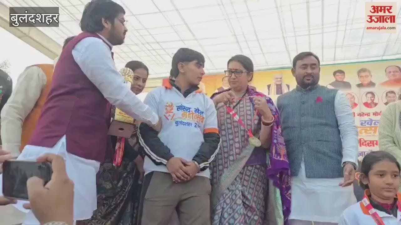 Bulandshahr sansad khel mahotsav Smriti Irani inaugurated event by lighting lamp