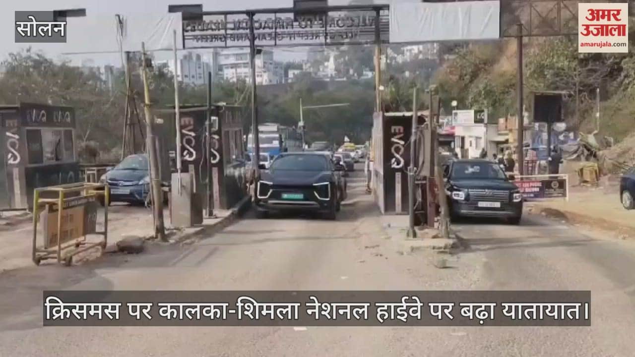 Traffic increased on the Kalka-Shimla National Highway on Christmas.