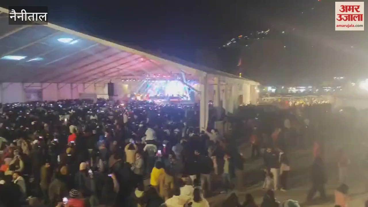 Nainital Winter Carnival: Fans groove to the songs of Pawandeep Rajan and B Praak.