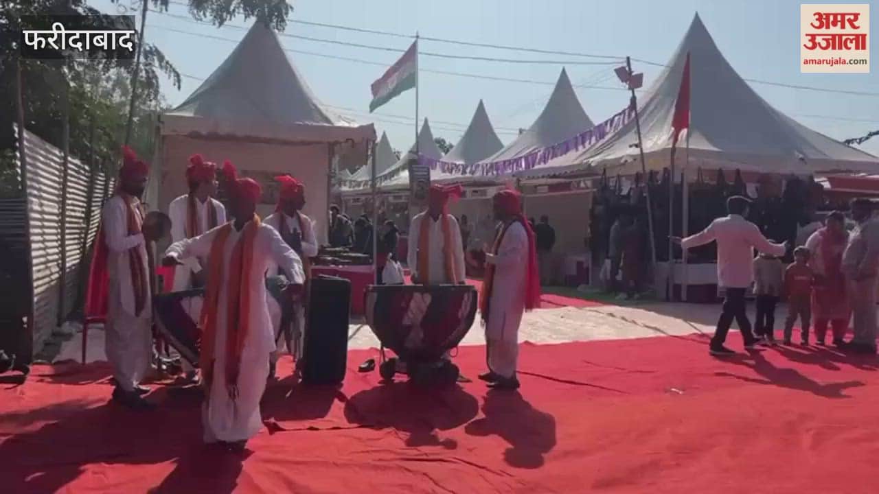 Artists from Bunchari village in Palwal arrived at the Saras Fair in Faridabad