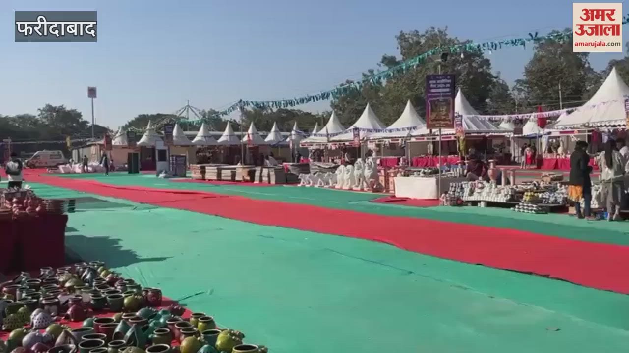 Tourists arrived to shop at the Saras Fair on the third day