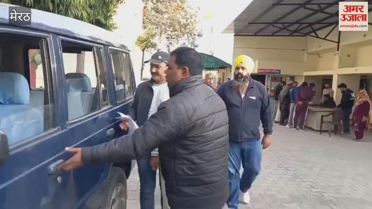 Meerut: Inspector Mahendra Singh, who was caught taking bribe, got medical examination done.