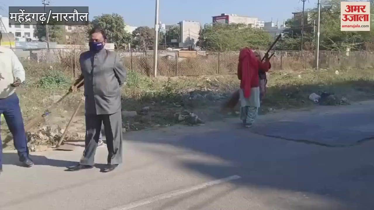 In Narnaul, the Municipal Council, in collaboration with the RWA, conducted a cleanliness drive in the HUDA sector