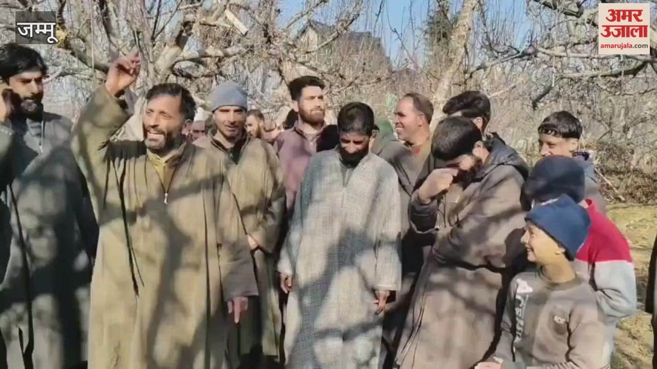 Residents of Check Keegam Hold Peaceful Protest Against Railway Land Demarcation.