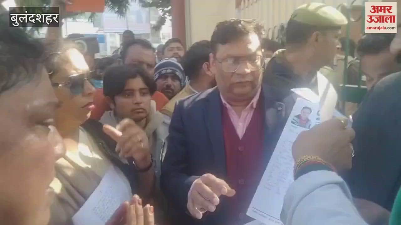 Bulandshahr: Protest over death of mother and child in private hospital