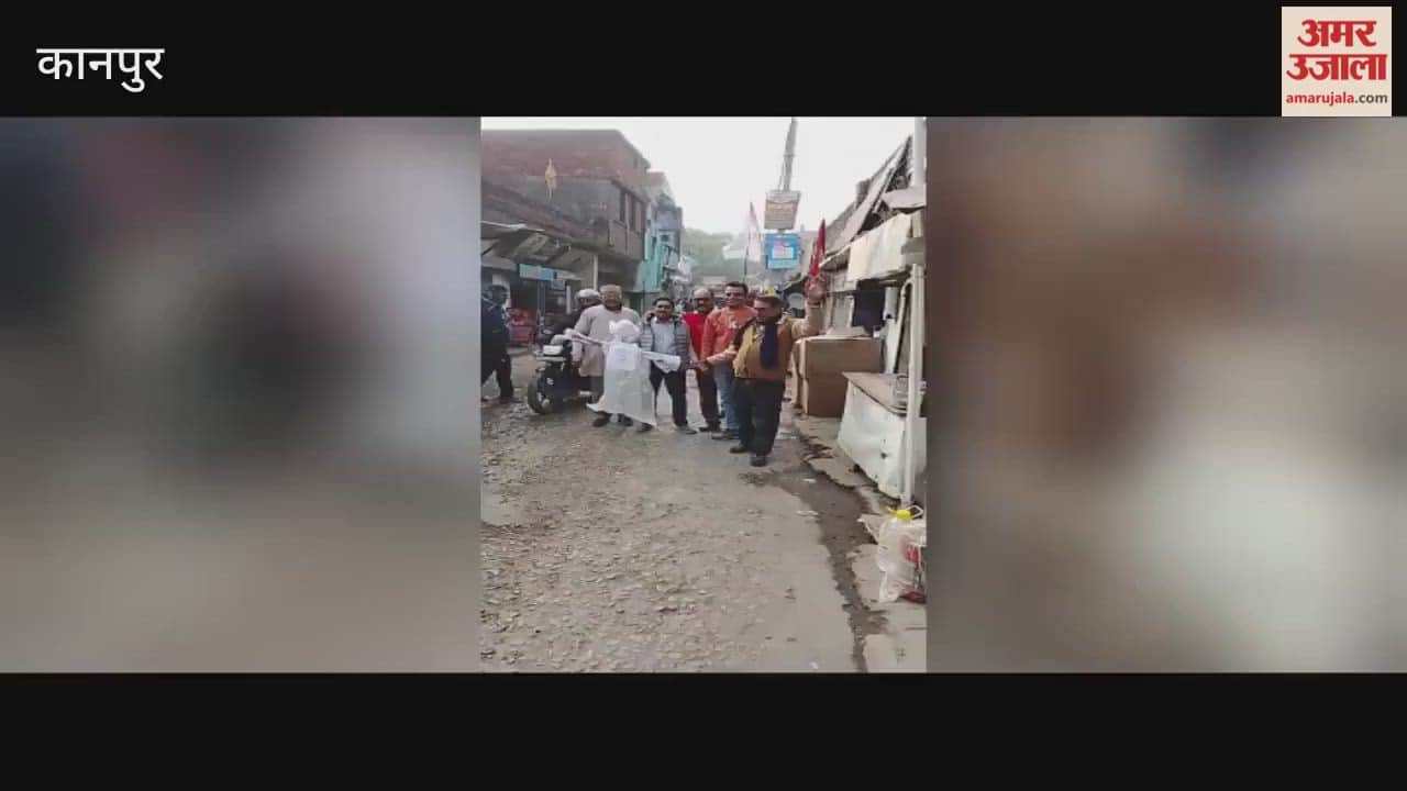 Traders protest and burn effigy of Bangladesh government