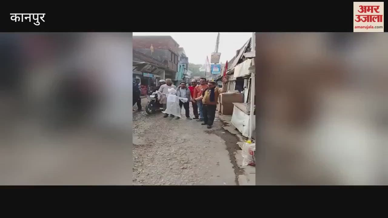 Traders protest and burn effigy of Bangladesh government