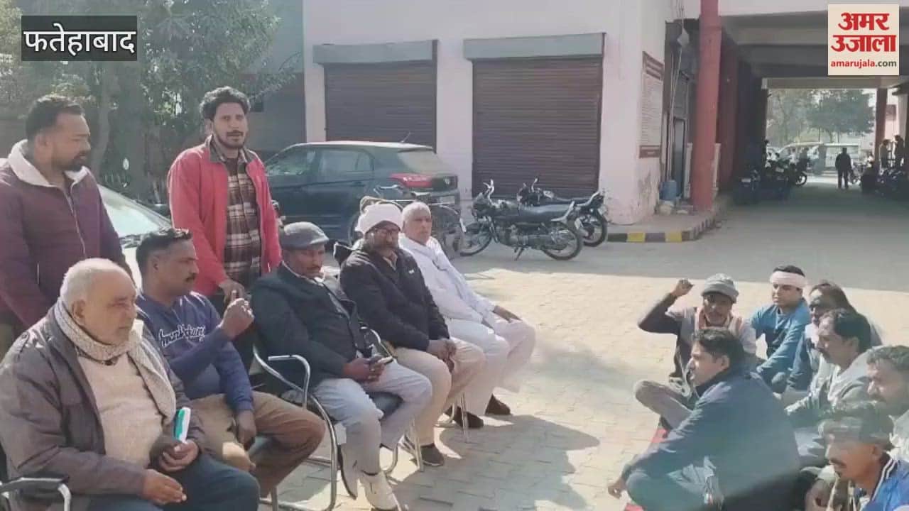 Cleaning contract terminated more than 70 laid-off employees stage protest