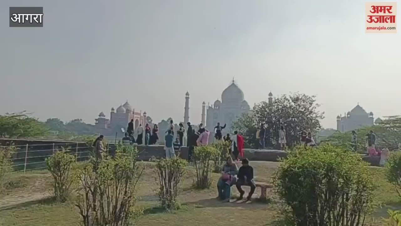 Taj Mahal closed on Friday tourists flock to Mehtab Bagh for Taj view selfies