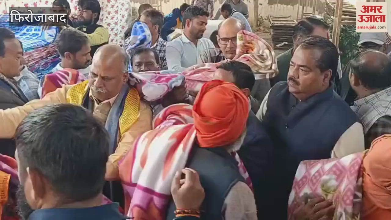 Roti Bank distributes blankets to thousands of poor to beat the cold in Shikohabad