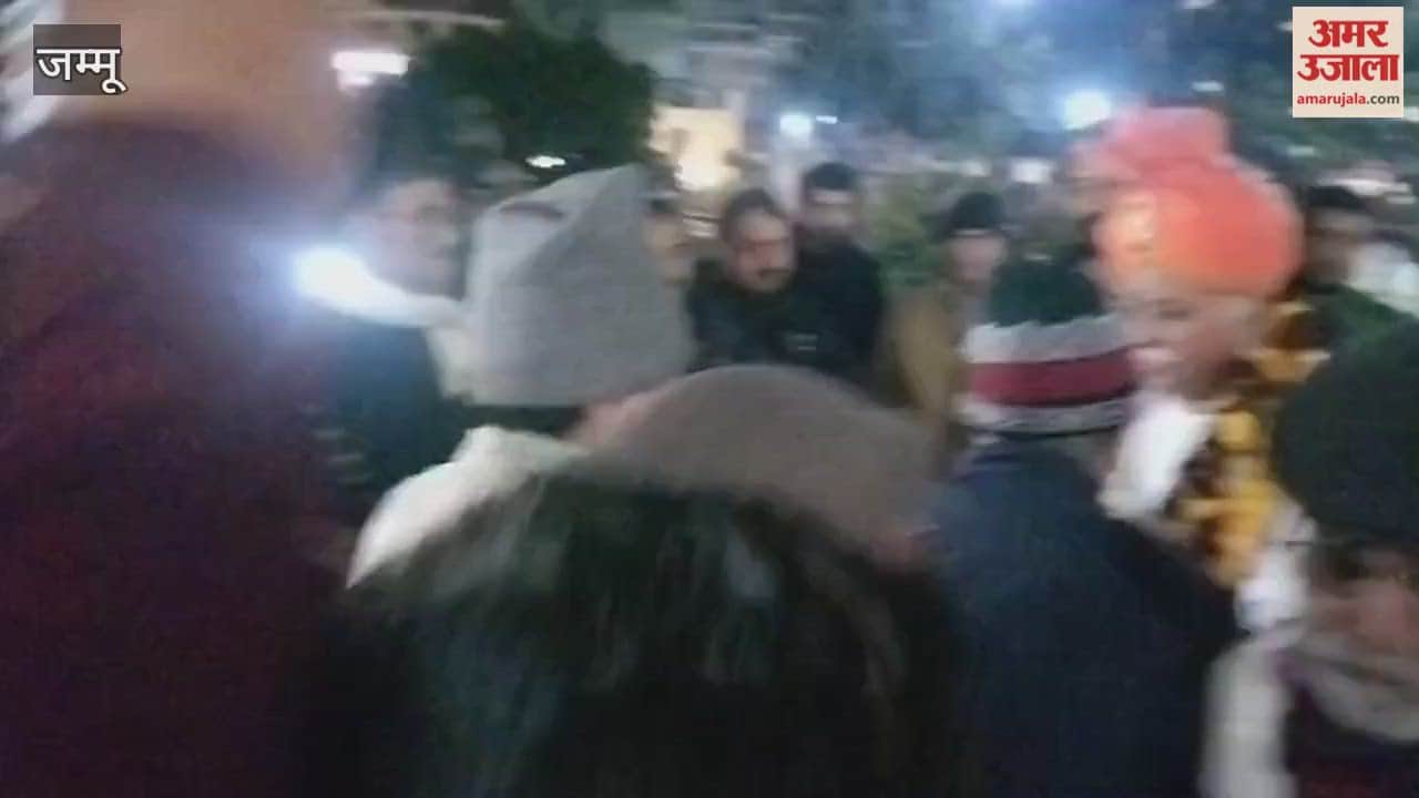 Expressing concern over the population of Hindu community, Togadia went door to door and interacted with them.