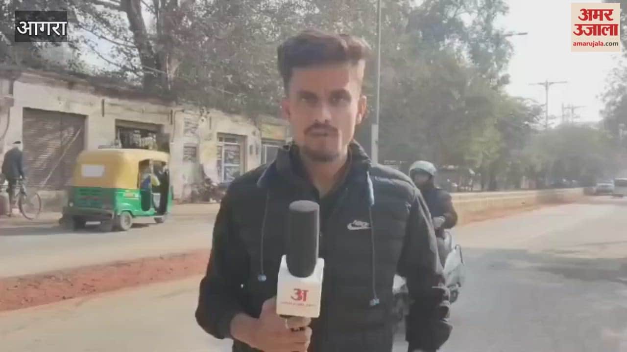 Air Pollution Worsens in Agra for 15 Days Municipal Corporation Sprinkles Water to Control Dust