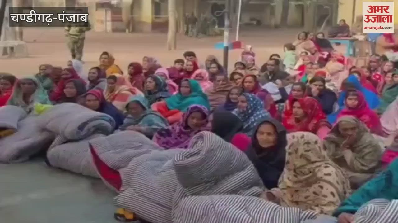 organization distributed blankets to flood-affected people in border area