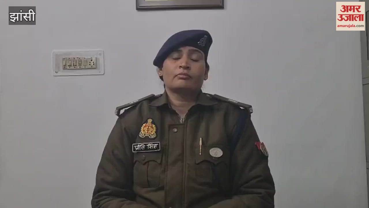 Jhansi: 17 gamblers caught gambling at Hotel Crown, SP City Preeti Singh gives information