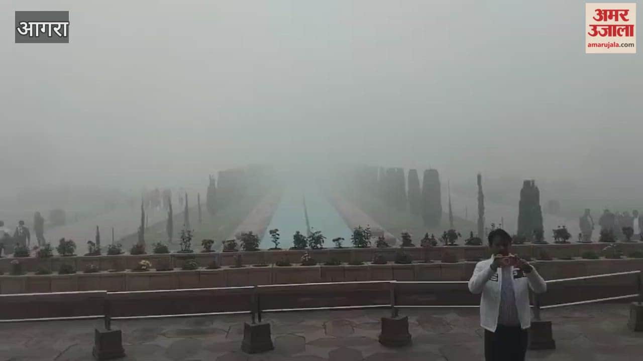 Taj Mahal hidden in blanket of fog
