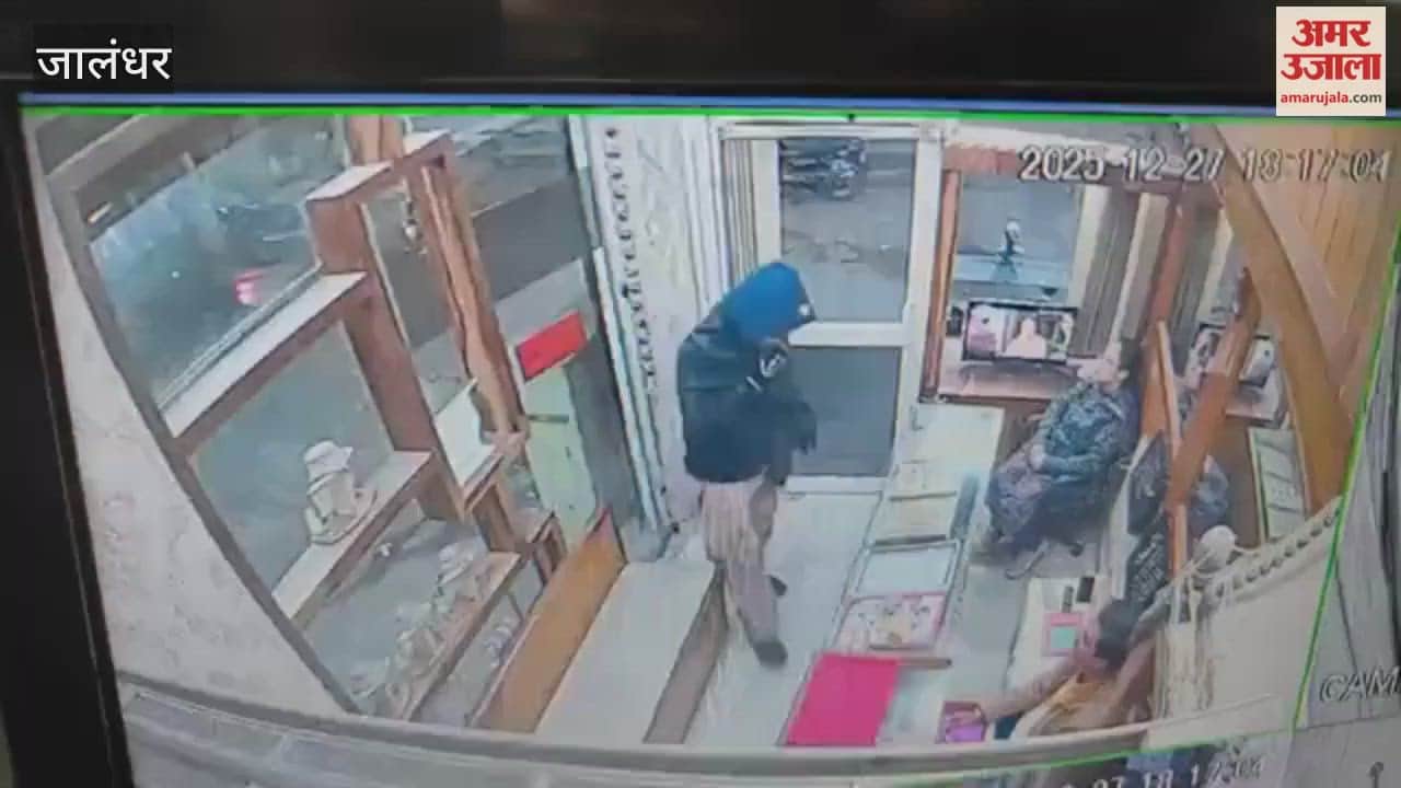 robbery was thwarted thanks to shopkeeper bravery